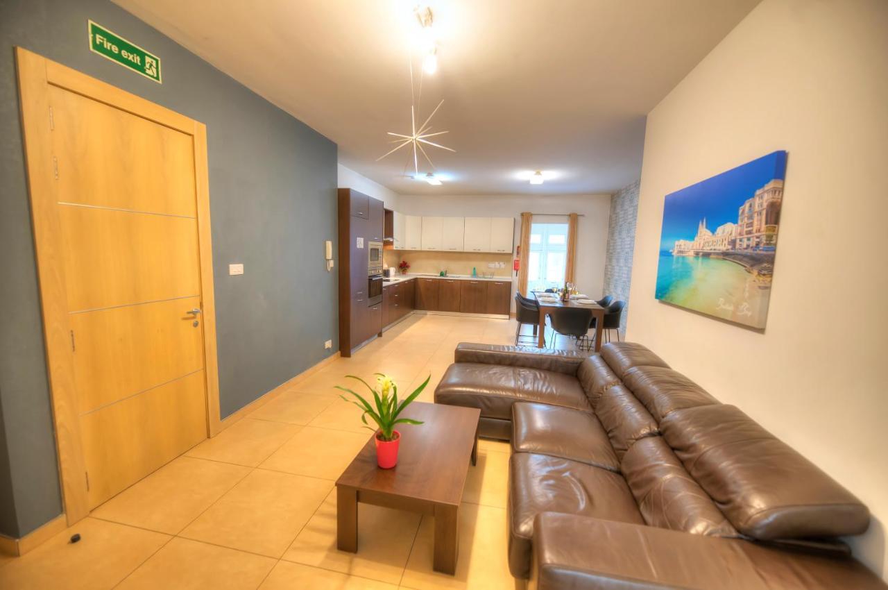 Beautifully Finished And Large Steps Away From Rocky Ddif1-1 Apartament